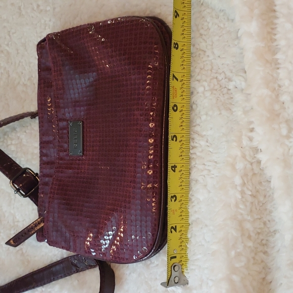 RELIC BURGANDY CROSS BODY PURSE. NWOT - Picture 2 of 11